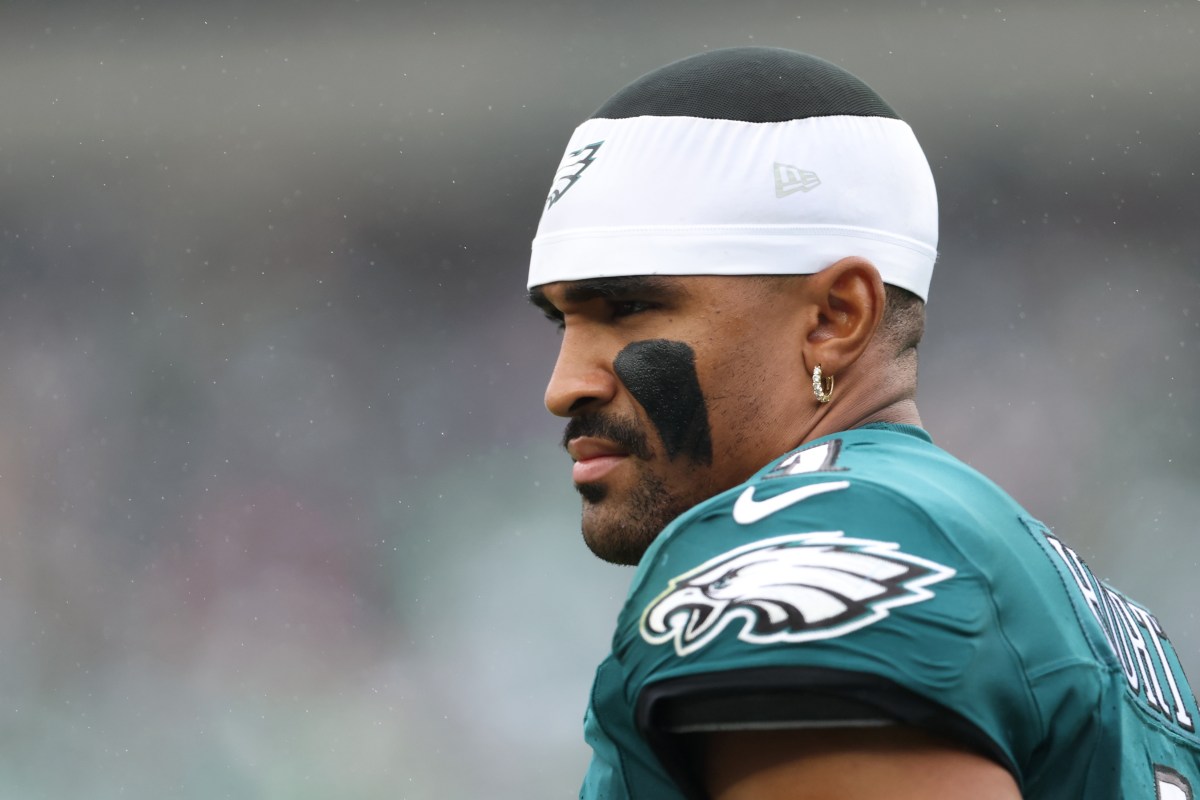 Eagles-ın oyunçusu Jalen Hurts, Lane Johnson-un təqaüdə çıxmasından sonra sərt reallıqla üzləşib