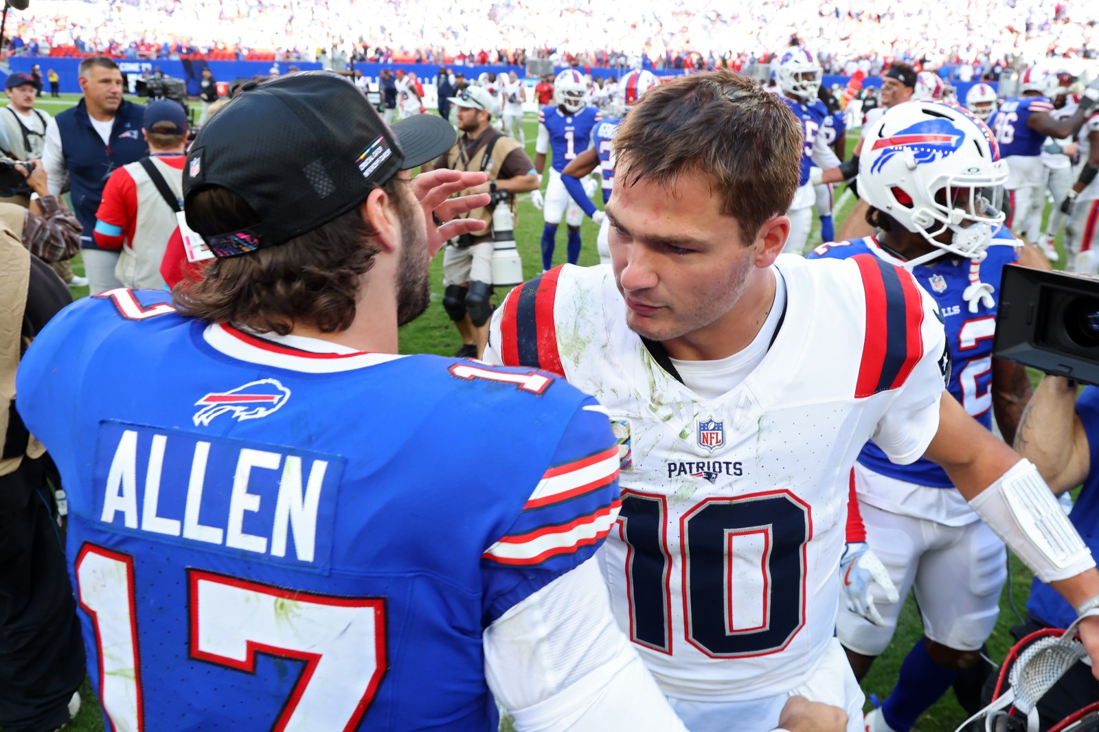 Patriots QB Drake Maye Bounces Back to Receive NFL Honor