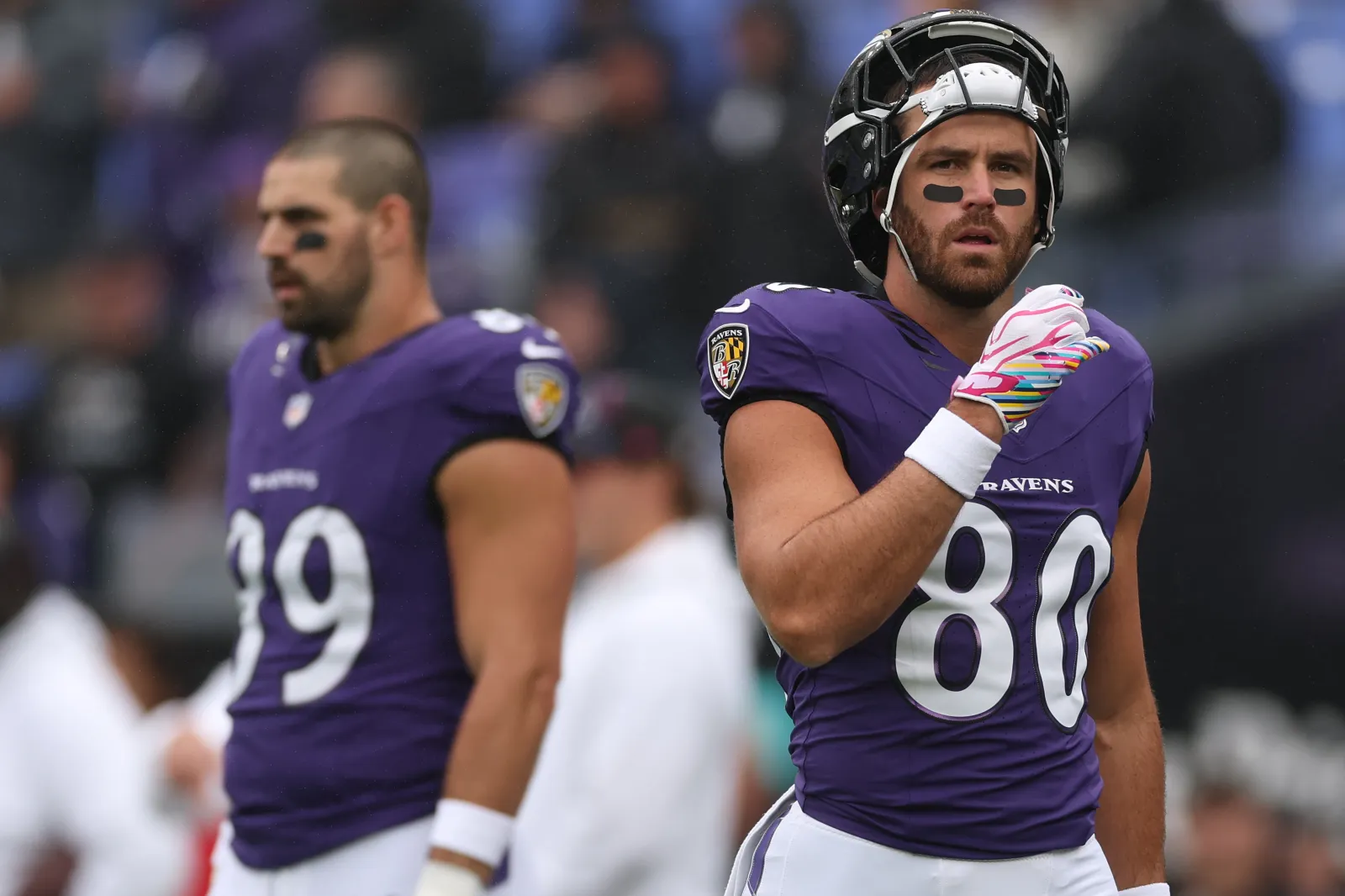BALTIMORE, MARYLAND - OCTOBER 04: Tight end Durham Smythe #80 and tight end Mark Andrews #89 of the Baltimore Ravens look on before playing against the Tennessee Titans at M&T Bank Stadium on October 04, 2026 in Baltimore, Maryland. (Photo by Patrick Smith/Getty Images)