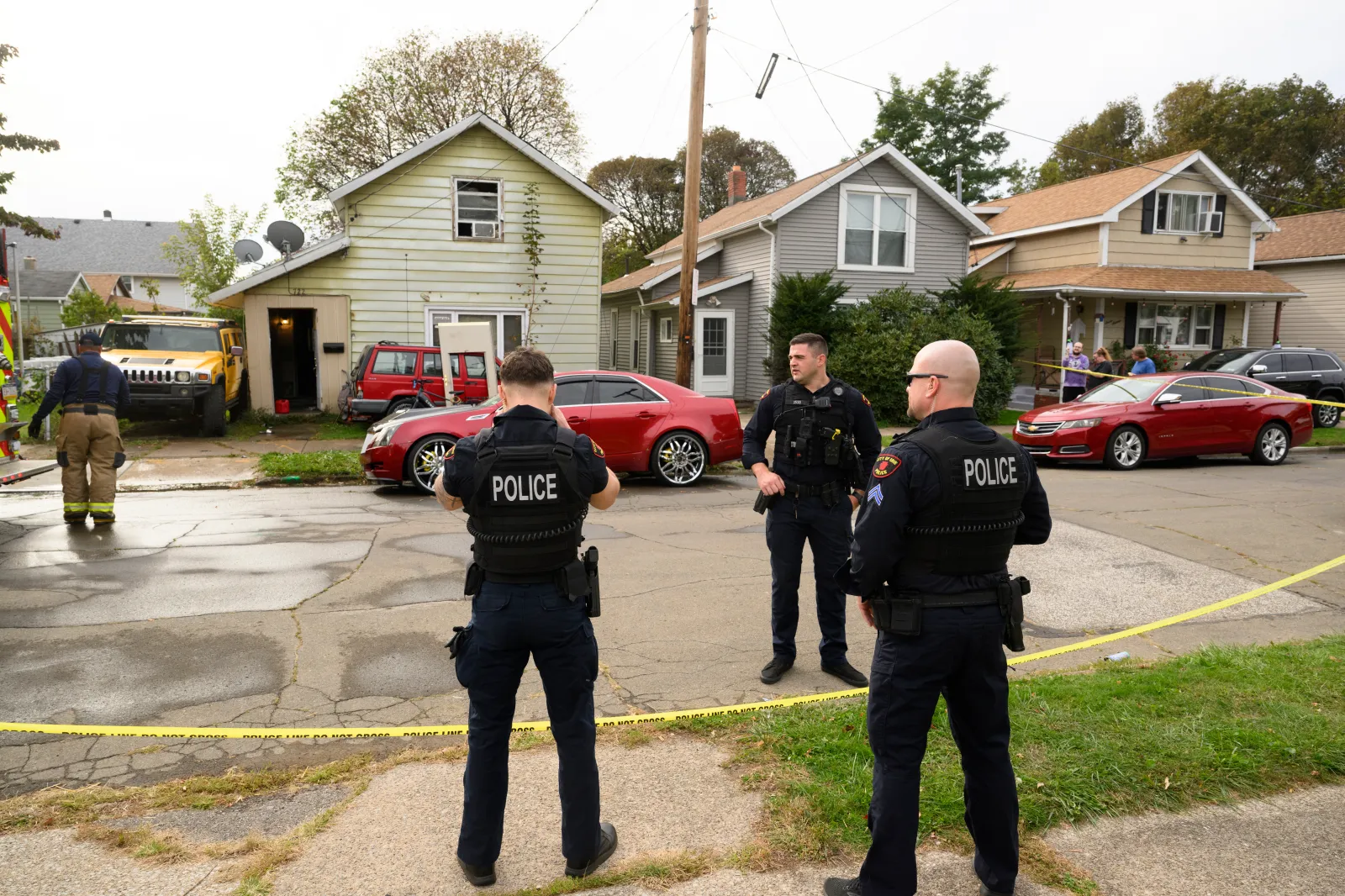 Police stand outside the home at 722 Perry Street where nine members of a family were killed in an apparent domestic dispute on October 10 in Erie, Pennsylvania. | Photo by Jeff Swensen/Getty Images