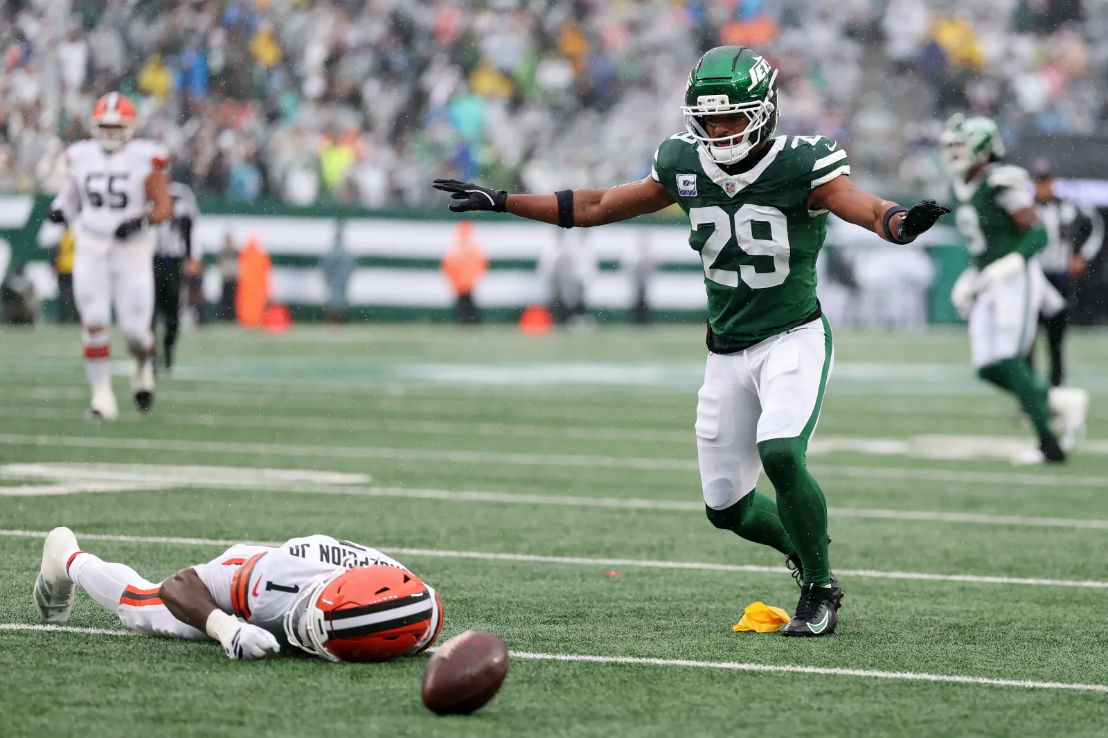 Jets safety Minkah Fitzpatrick reacts after hit on Browns rookie KC Concepcion