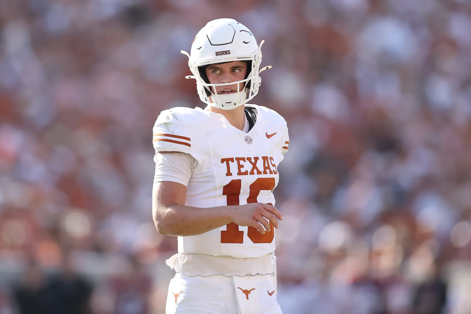 Arch Manning #16 of the Texas Longhorns.