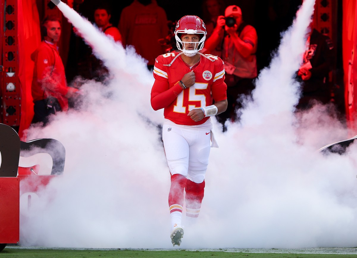 Chiefs QB Patrick Mahomes Ties Patriots Legend Tom Brady for Historic NFL Record