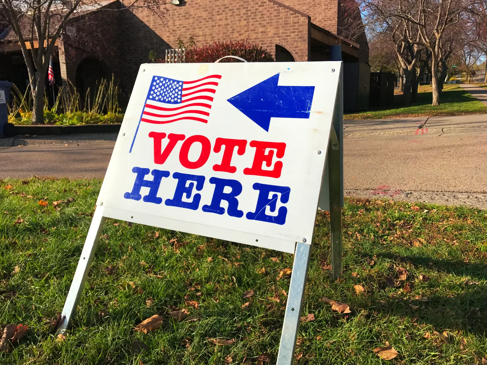 A polling location sign for voting in the USA.