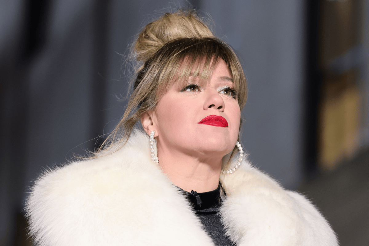 Kelly Clarkson ‘Pretty Woman’ Drama Explained As She Slams Store’s Response