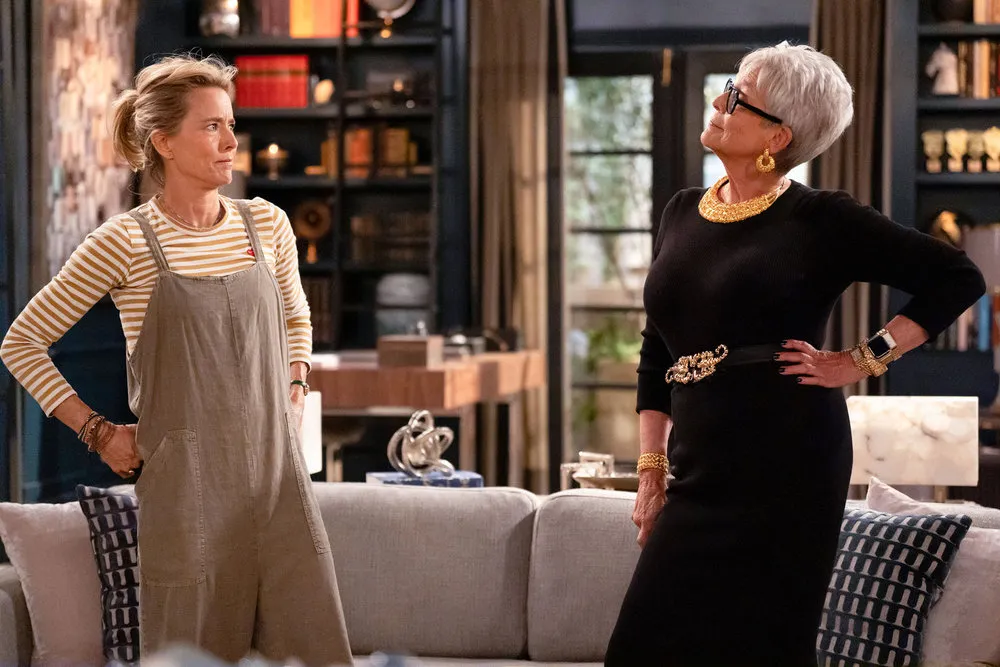 Image for article: How Jamie Lee Curtis Turned a Limo Ride into NBC’s ‘Newlyweds’