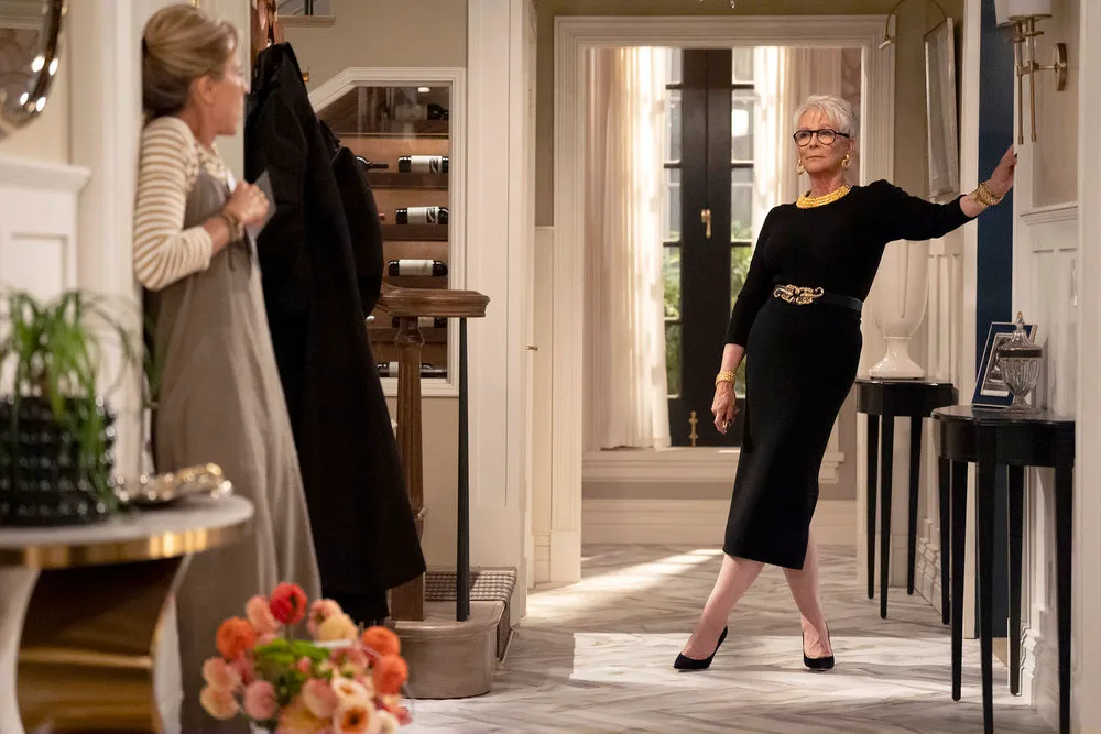 NEWLYWEDS -- Pictured: (l-r) Tea Leoni as Jeanie, Jamie Lee Curtis as Claudia -- (Photo by: Nicole Weingart/NBC)