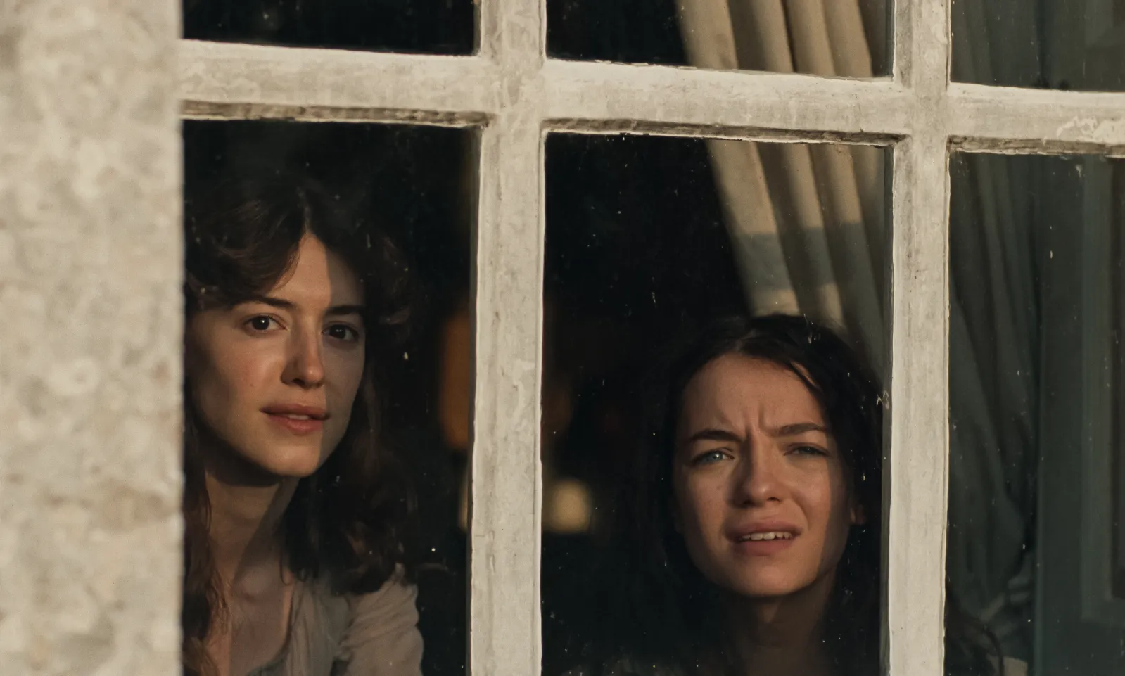 SaS_FP_00050_RDaisy Edgar-Jones stars as Elinor Dashwood and Esmé Creed-Miles as Marianne Dashwood in SENSE and SENSIBILITY, a Focus Features release.Credit: Courtesy of Focus Features / © 2026 FOCUS FEATURES LLC