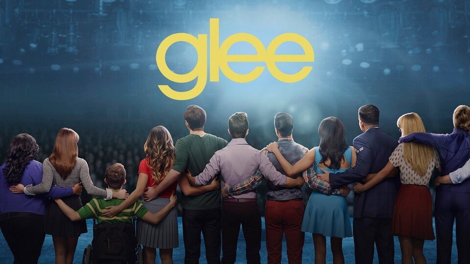 What a Glee Reboot Could Learn From Scrubs' Revival Success